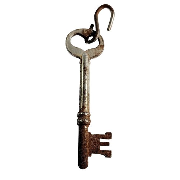 Vintage Skeleton Key Marked C2 - Picture 2 of 4